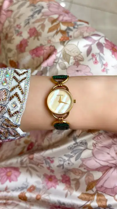 Gucci Mother-of-Pearl Round Watch with Green Strap 8