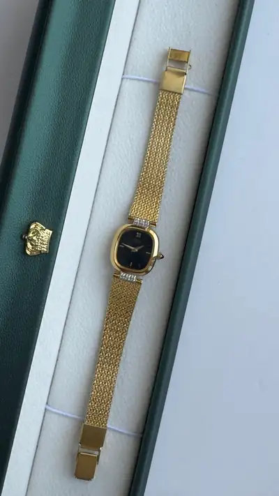 Elegant Seiko Diamond Accent Vintage Watch 17
