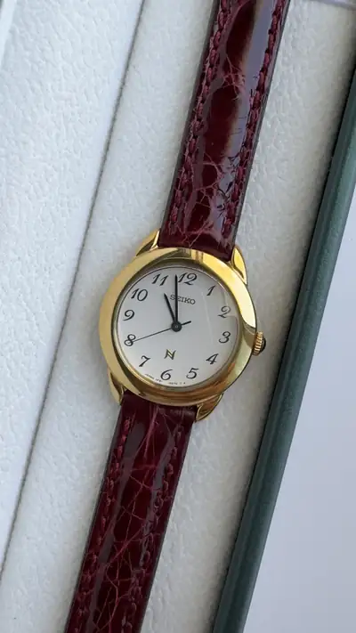 Classic Seiko White Dial Watch 3