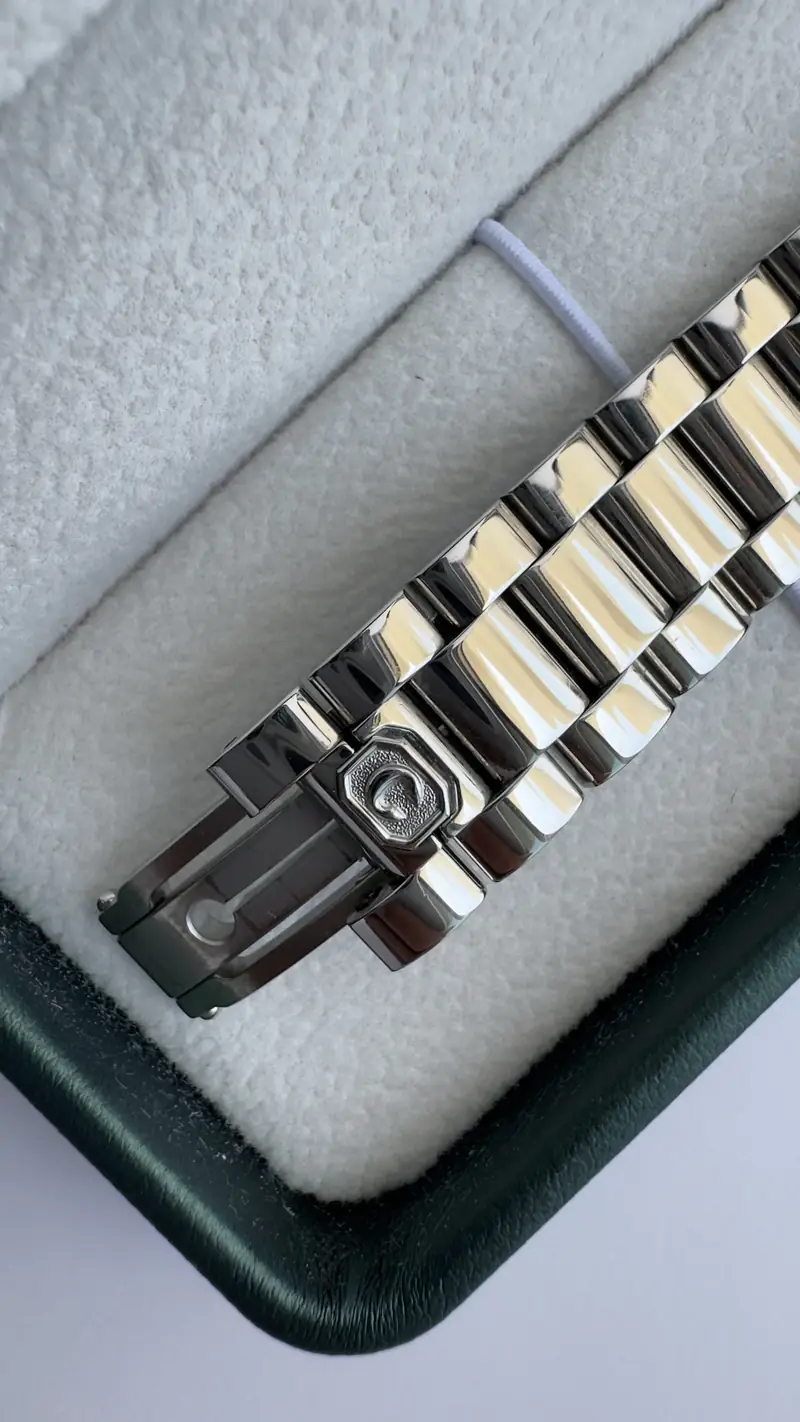 Iconic Chopard Happy Sport Floating Diamonds Watch — image 6