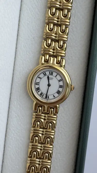 Classic Seiko Roman Dial Watch 3