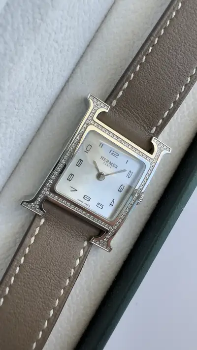 Distinctive Hermès Small Diamond H Case Watch 6