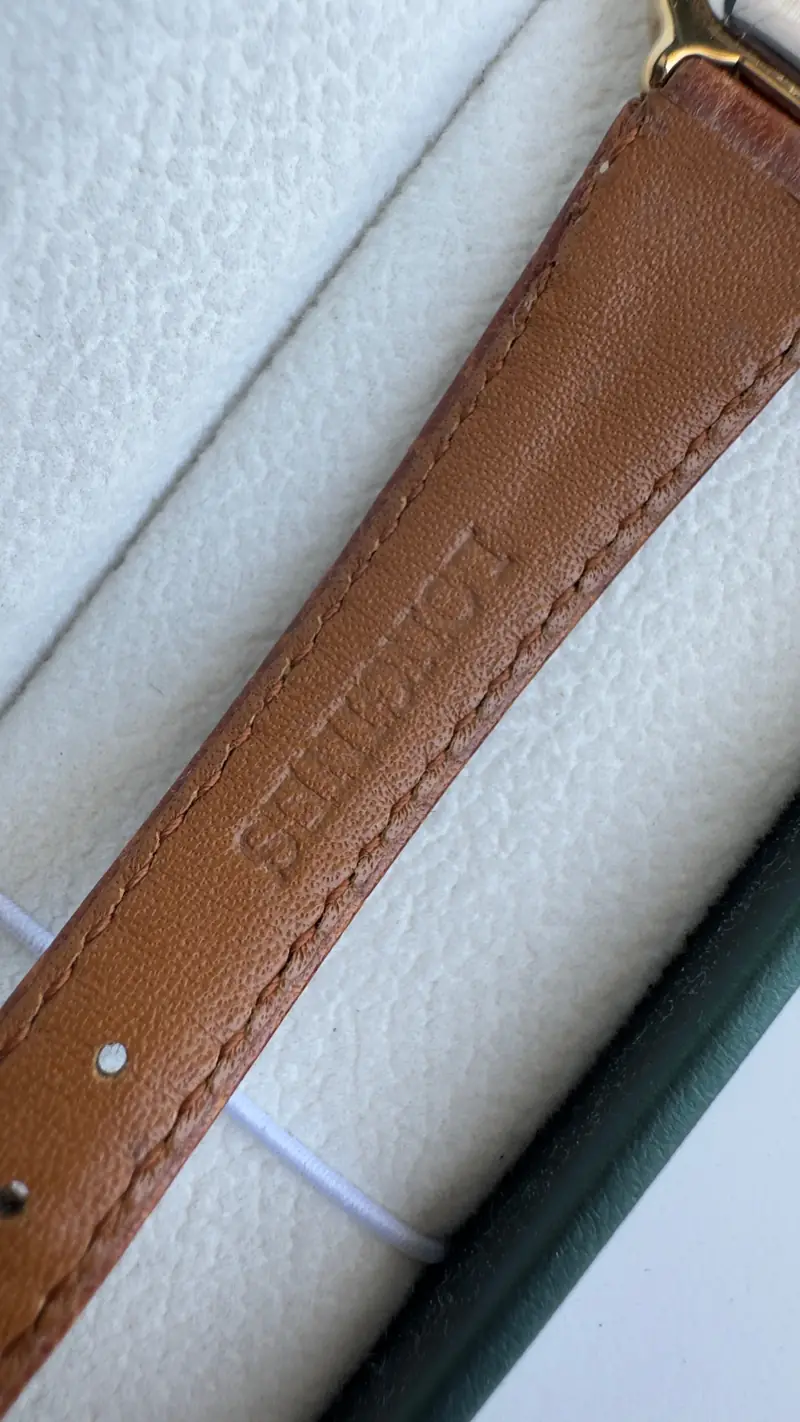 ساعة لونجين الكلاسيكية باللون الذهبي — image 5
