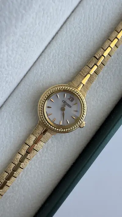 Vintage Citizen Gold-Tone Watch 5