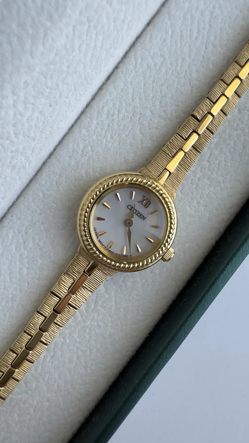 Vintage Citizen Gold-Tone Watch — image 5