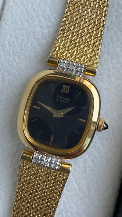 Elegant Seiko Diamond Accent Vintage Watch 12
