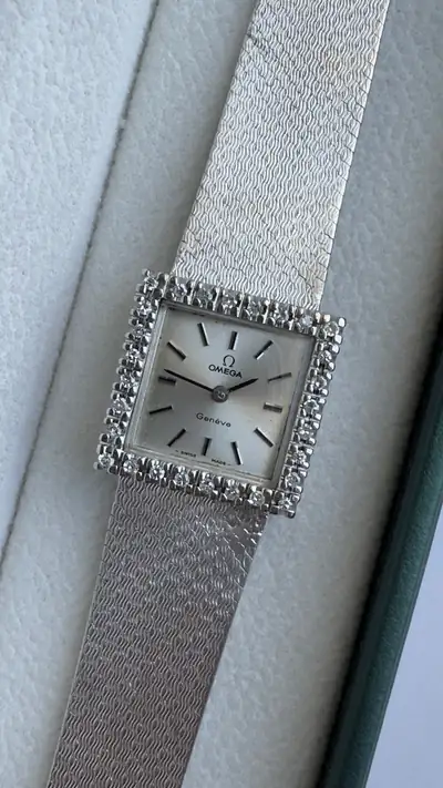 Omega Genève Square Textured Bracelet Watch 2