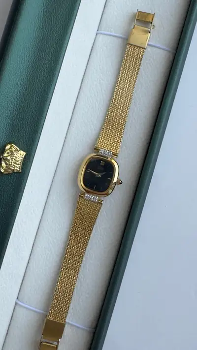 Elegant Seiko Diamond Accent Vintage Watch 16