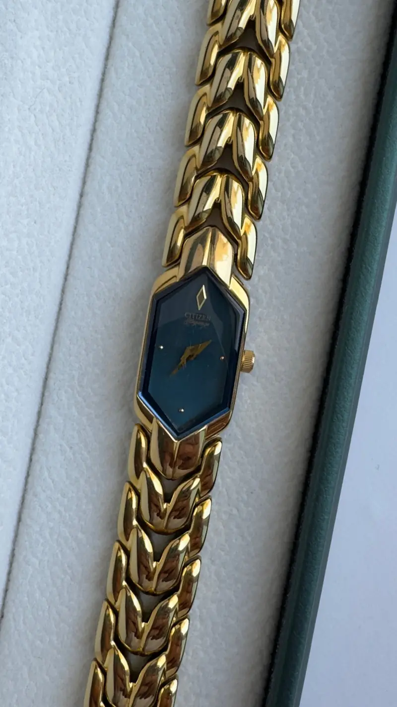 ساعة سيتيزن إليغانس بمينا زرقاء — image 3