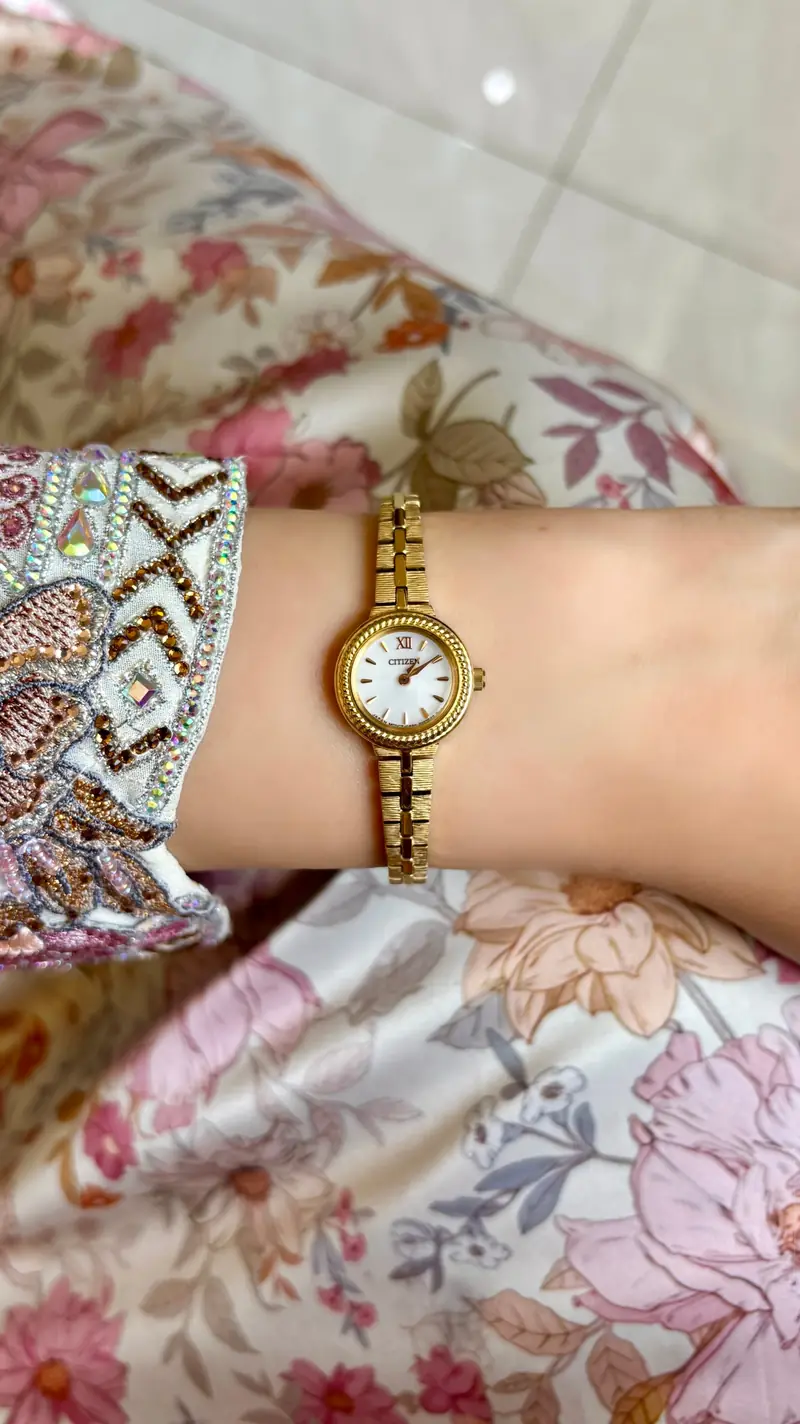 Vintage Citizen Gold-Tone Watch — image 6