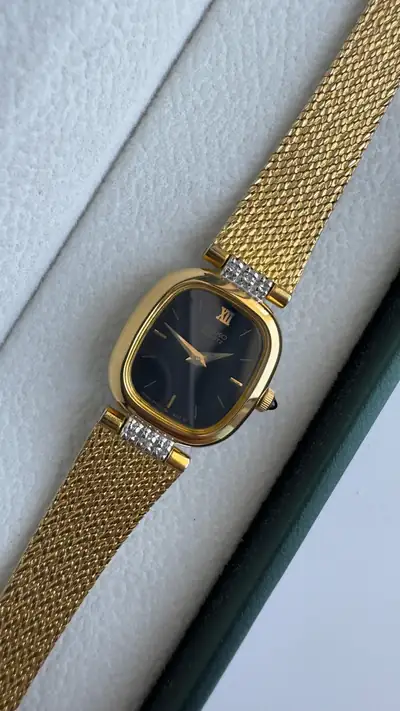 Elegant Seiko Diamond Accent Vintage Watch 11
