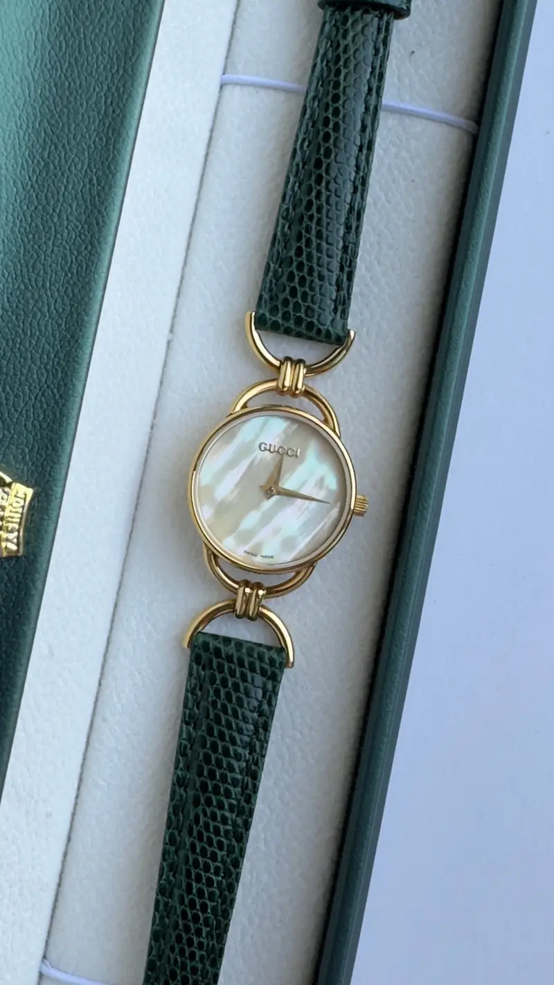 Gucci Mother-of-Pearl Round Watch with Green Strap — image 4