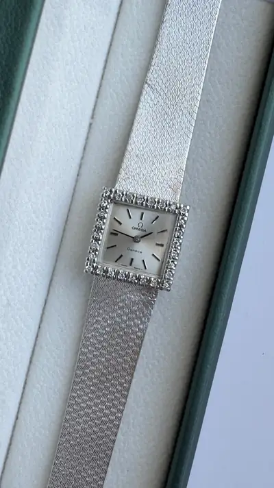 Omega Genève Square Textured Bracelet Watch 4